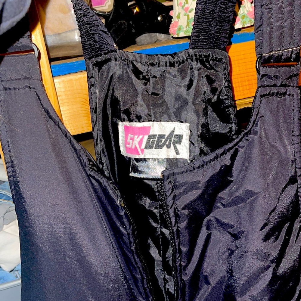 Size large woman’s skigear only used once perfect condition